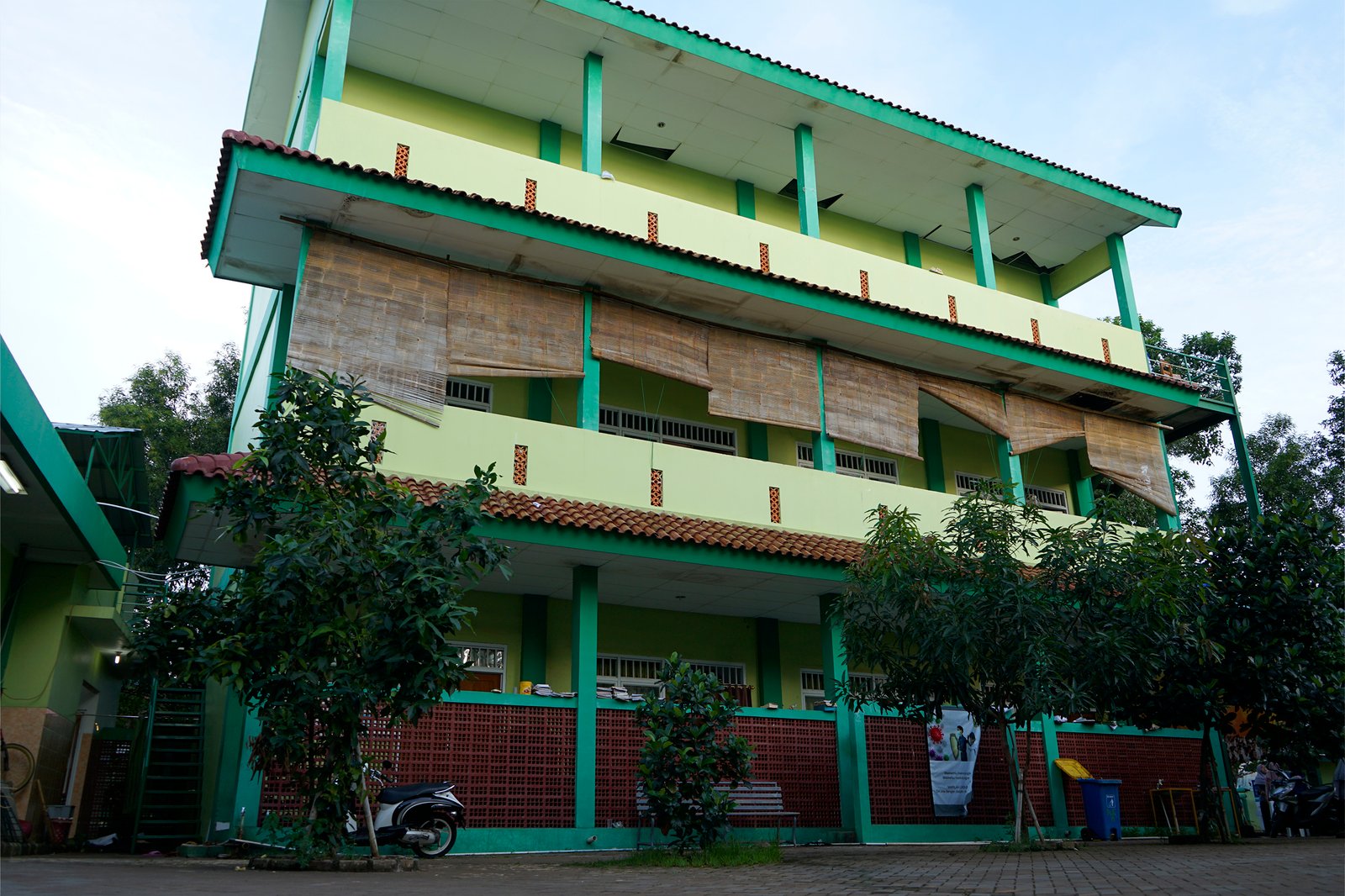 Gedung Asrama Majelis Guru Putri