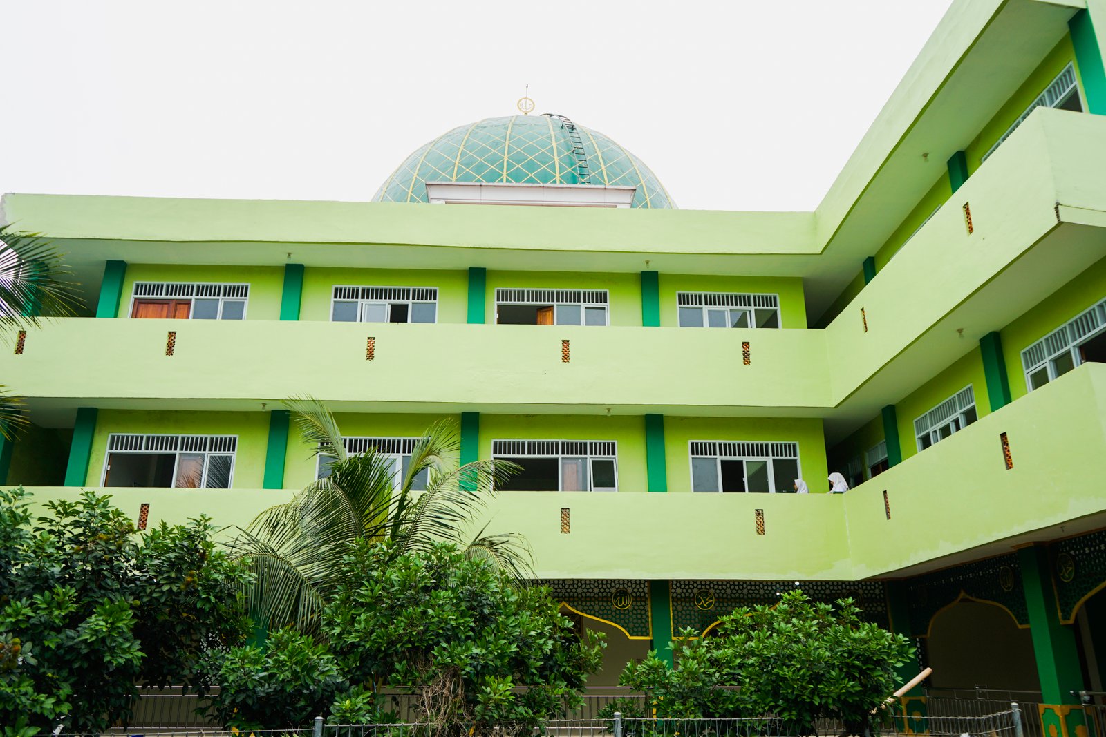 Gedung Kelas Putri Belakang Masjid