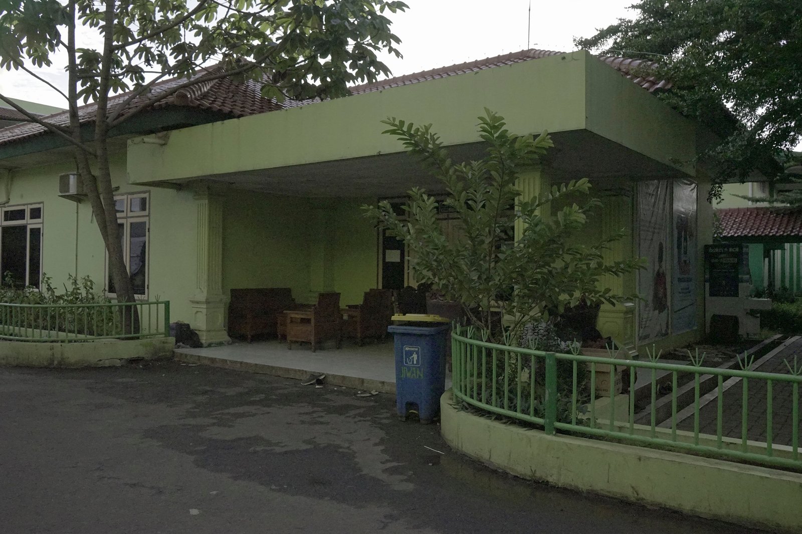 Kantor Sekolah ( tampak dari samping )